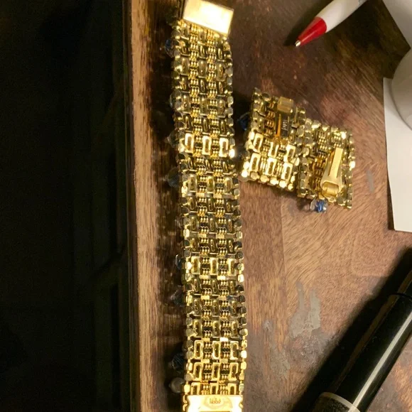 Vintage Hobe Pearl & Gold With Blue Rhinestones Bracelet & Earrings Set - Picture 6 of 7